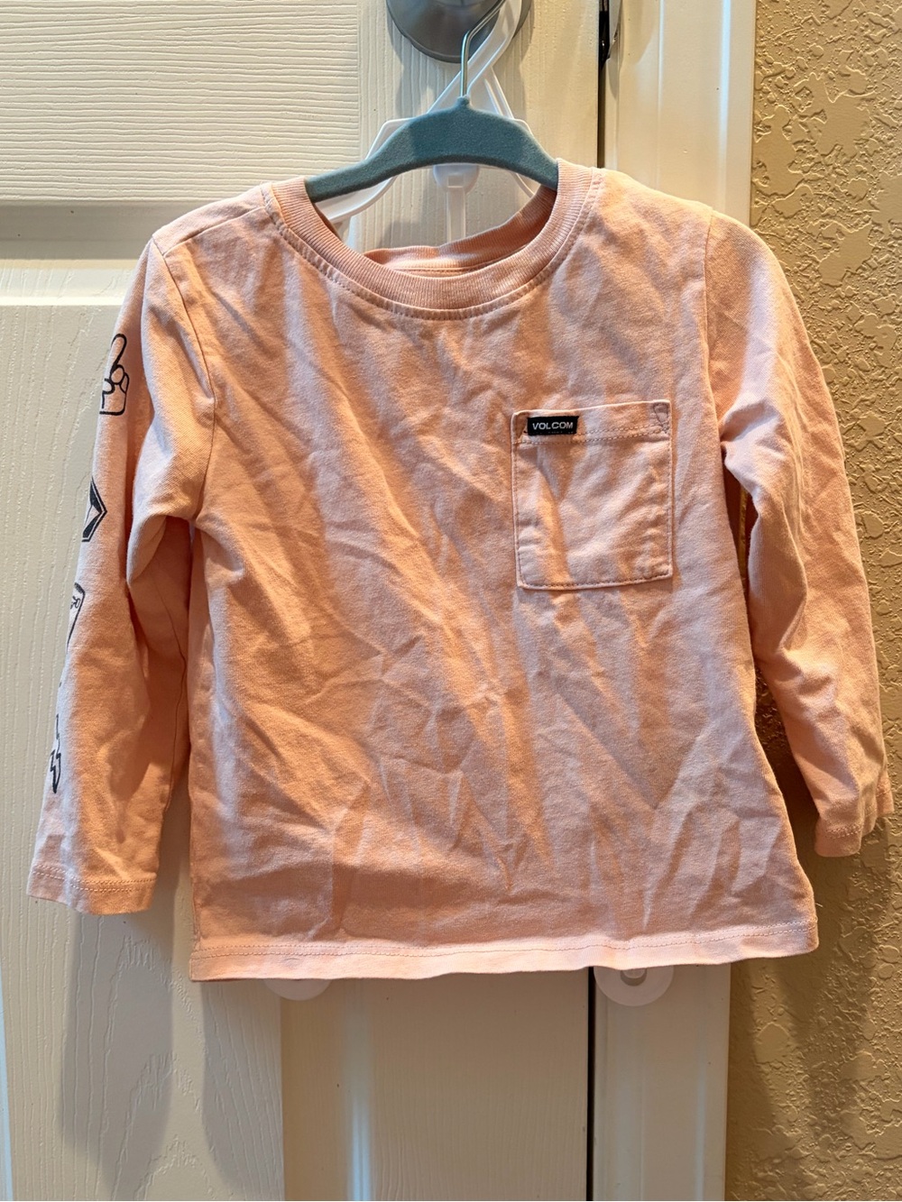 Volcom Kids Long-Sleeve Pocket Tee in Light pink